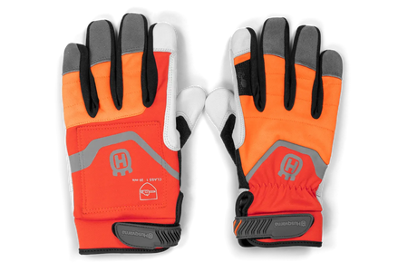 Husqvarna Technical savhandsker – str. 7 – Husqvarna beskyttelseshandsker med forstærkede håndflader og justerbare håndledsstropper set forfra.