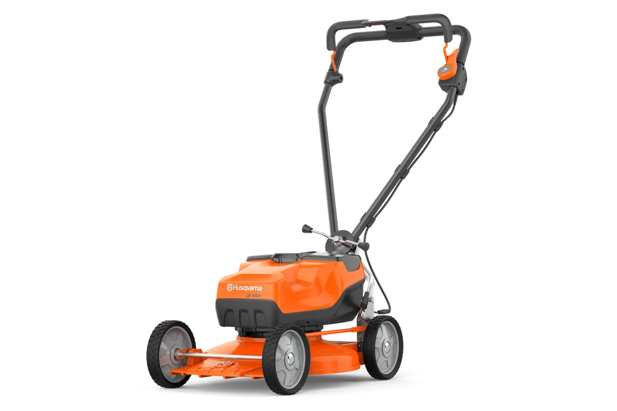 Husqvarna LB 442i batteriplæneklipper – uden batteri – Set fra siden af en batteridrevet Husqvarna-plæneklipper.