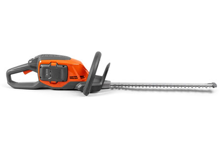 Husqvarna 215iHD45 hækkeklipper – B70 og C80 – Set fra siden af en hækkeklipper med ergonomisk håndtag og klinge.
