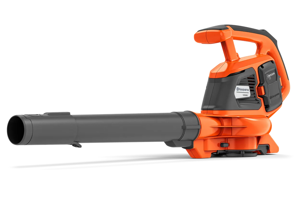 Husqvarna 120iBV løvsuger/blæser – uden batteri – Set fra siden af en batteridrevet løvblæser fra Husqvarna.