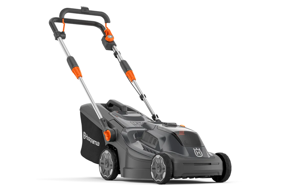 Husqvarna Aspire LC34-P4A – uden batteri – Set fra siden af en batteridrevet Husqvarna-plæneklipper.