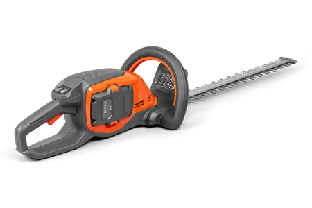 Husqvarna 215iHD45 hækkeklipper – B70 og C80 – Set fra siden af en hækkeklipper med et synligt batterirum.