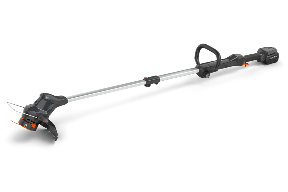 Husqvarna Aspire T28-P4A trimmer – B72 og C70 – Widok z boku akumulatorowej podkaszarki do trawy z ergonomicznym uchwytem.
