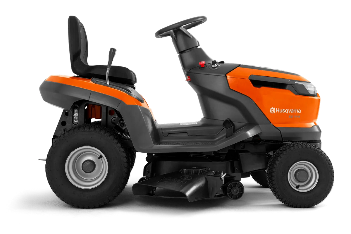 Husqvarna TS 114 havetraktor – 95 cm – Set fra siden af en Husqvarna-plæneklipper med klippebord.
