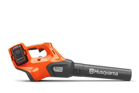 Husqvarna 530iB løvblæser med Bluetooth – uden batteri – Set fra siden af en batteridrevet løvblæser fra Husqvarna.